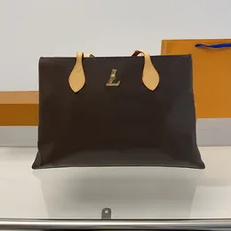 حقيبة حمل Women Handbag Leather Flower Letters Leather Canevas Canvas Internal Zipper Pocket Hardware Golden Goldware أحدث أكياس الكتف مصمم حقائب التسوق