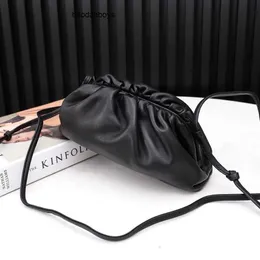 Bolsa feminina designer nuvem envoltório plissado bolinho bun feminino versátil couro portátil sólido um ombro oblíquo straddle saco