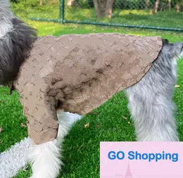 ペットの服猫犬デニム服を服用している小型と中型の犬テディ・コーギー・ポメラニアの秋