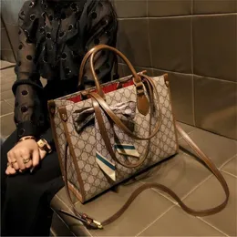 Väska 28% rabatt designer handväska Hong Kong Women's Crossbody Ny stor kapacitet pendlare handhållen stor en axel sann pitot väska