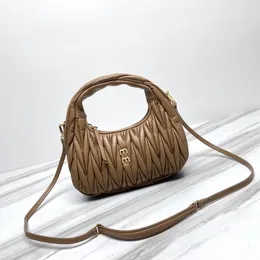 حقيبة القابض المصممة للمصممين المصممين الفاخرة اليدوية الكلاسيكية Matelasses محكم التطريز Crossbody Bag 10a عجلات العجل العجل المصنوعة يدويًا