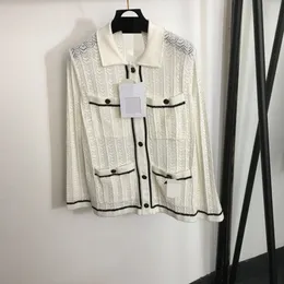 1112 2023 Autunno marca stesso stile maglione manica lunga bavero collo cardigan bianco nero moda donna vestiti di alta qualità donna 20238891