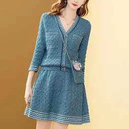 Grundlegende Freizeitkleider Frühling Herbst gestricktes zweiteiliges Kleid für Frauen Temperament fester Knopfpullover Strickjacke modische elegante Kleidung S3XL 231116