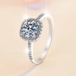 925スターリングシルバー作成フルモイサナイトダイヤモンド宝石ウェディングエンゲージメントリング女性のための素晴らしいジュエリーギフト全体