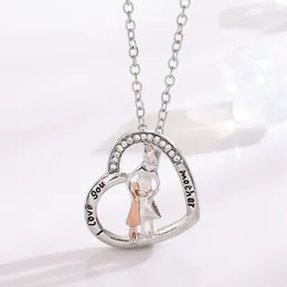 Kedjor Creative Heart Sculpture L älskar dig Mother Pendant Fashionabla och vackert halsband med Big For Charms