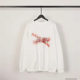 Tasarımcı Hoodie Erkek Sweatshirts Moda Sokak Giyim Doğru Versiyon Sonbahar Kış Yeni Magilla MM6CHO Yapışkan Bant Mektup Numarası Baskı Gevşek Yuvarlak Boyun Swe
