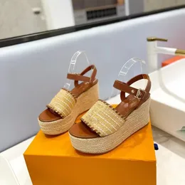 2023 Sandálias de designer Rattan tecido sapatos femininos de couro 10cm saltos altos sola grossa fivela ajustável casual sapatos de pescador 35-41 com caixa