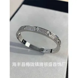 Desginer cartera Bracelet Full Sky Star Bracelet Wide Edition Light Luxury Personality Network Red Card Home Bracelet Female Titanium Steel Colorless Gift to Best