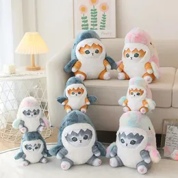 Plush Dolls 1PCS 20 33 cm Cotoon Shark zamień się w zabawki kota słodkie zwierzęta miękkie nadziewane na prezent na wakacje Homedecor 231117