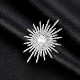 Spille Spille New Shiny Sun Flower Spille per le donne Luxury Big Pearl Strass Spilla Pins Gioielli Abito da sposa Accessori Regali di nozzeL231117