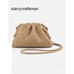 Women Pouch Holding Cloud Bag Botteg Venet 2023 Summer New Four Seasons Universal Handwoven Small Bag Single Shoulder Crossbody Cloud Dumpling Fashion