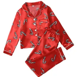 Dopasowanie rodzinnych strojów świąteczne ubrania rodzinne Zestaw rodzic-dziecko Autusz Solid Stripe Satin imitacja jedwabna piżama pasująca do matki dzieci 231117