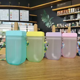 Nuova bottiglia d'acqua estiva per ghiaccioli da 300 ml con cannuccia Bottiglia quadrata creativa con tracolla portatile in Tritan a tenuta stagna