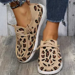 Klänningskor leopard tryck avslappnade andningsskor kvinnor snörning loafers plus size runda huvudtränare zapatillas deportivas de mujer t231117