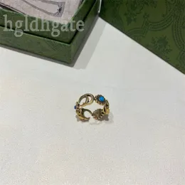 Dunkelblauer Cryatal-Designer-Ring mit Gänseblümchen-Blume, vergoldeter Ring, Designer-G-Doppelmuster, vereistes Metall, Shinne-Buchstaben, Charm-Ringe für Frauenliebhaber, Vintage ZB038 F23