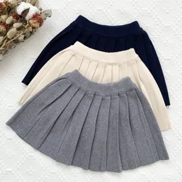Spódnice jesienne zima dziewczynka dzianina spódnice koreański styl solidny kolor maluch dzieci plisowały linię 230417