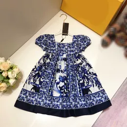 23SS Prenses Elbise Kısa Kollu Elbiseler Çocuk Tasarım Kıyafetleri Kızlar Mavi ve Beyaz Porselen Baskı Elbiseleri Büyük Kız Etekleri Yüksek Kaliteli Çocuk Giysileri