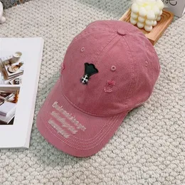 Designerska czapka z piłką złamana hole w stylu ulicy bawełniany kapelusz baseballowy luksus caps casquette moda swobodne fajne dziewczyny dopasowane czapki