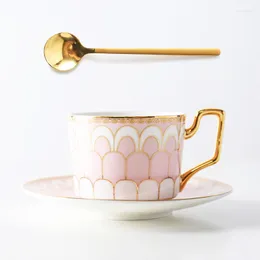 Tazze Piattini Creativo Tazza da tè in ceramica Set Royal Luxury Porcellana fatta a mano Mate Piattino Matrimonio Rosa Tazas Forniture da cucina EB50BD