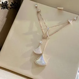 Ny kjolhalsband Kvinnors högutgåva 18K Rose Gold Diamond White Fritillaria Tassel Collar Chain Real Pearls Smycken Halsband Kvinnor's Body Harnesses