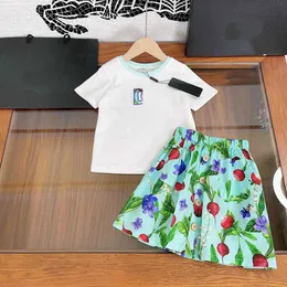 23ss designkläder för barn kjol set barnset tjejer Färgmatchning Rund hals Logotyp i ren bomull Broderad t-shirt Ficktryck kjolar kostym babykläder