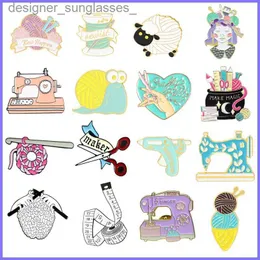 Pins broches fazer livros mágicos régua metal esmalte broche criativo lã bola caneta tesoura distintivo pino bonito tren traje jóias acessórios l231117