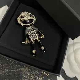 Estilo de luxo Designer Broche 18K Banhado A Ouro Broches C Pins Marca de Luxo Broches Mulheres Strass Borla Broche Terno Pin Festa de Casamento Acessórios de Jóias