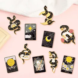 Kreative trendige Cartoon Schwarz Schlange Tarot Öl Drop Revers Broschen Abzeichen Pin Denim Bag Geschenk Männer Frauen Mode Schmuck Dekoration Mode Schmuckbrosches Metall Schlange