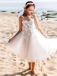 Flickaklänningar Flower Dressesoff axeln Scoop White/Ivory For Wedding Elegant Tulle spetsapplikationer Beach PA