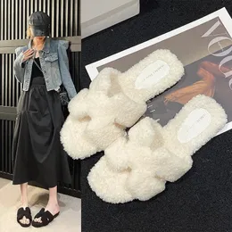 Slippers Luxury Designer Brand Charming Women's Fur Slide Soft Wool Warm Shoes Wool Warm Shoes Flat Bottom Casual Outdoor 231118