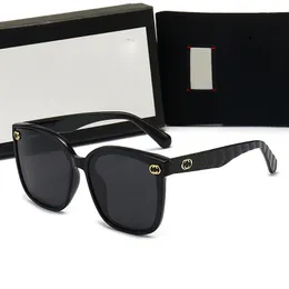 Gafas de sol de diseñador de moda Goggle Beach Marco negro Gafas Sun For Man Woman Eyeglasse Colores de moda de alta calidad con estuche