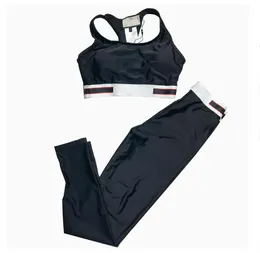 Nowe kobiety projektanckie Gym Ubranie G Jogging Tracki z uprawą spodni 2PCS Slim Fit Sport Joga Suits Zestawy Kobieta Mechanika Body Sport Sport