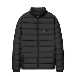 2023デザイナーの新しいジャケットメンズジャケットラグジュアリーハイエンドジャケットファッショントライアングルメンズウインドプルーフ高品質の軽量フード付きジャケットジャケットジャケット服
