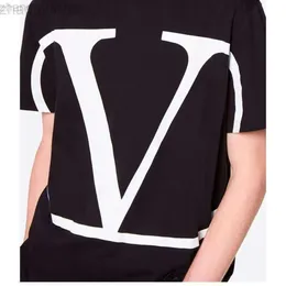 Designer Valentine T-shirt High End Trendy Brand Family Big V Short Sleeved T-shirt Loose Casual Round Neck Black and White New Summer Fashion Valantino