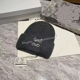 Lowewe beanie 디자이너 비니 패션 겨울 모자 보닛 모자 남자와 여자 따뜻한 수건 니트 울 모자 스키 모자 골프 캐시미어 패치 워크 편지