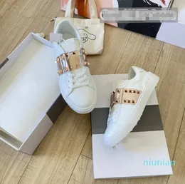 Sıradan Ayakkabı Tasarımcıları Kadın Erkekler Açık Untitled Studs Spor Sneaker Mens Siyah Beyaz Band Rutenyum Metalik Spor Ayakkabıları