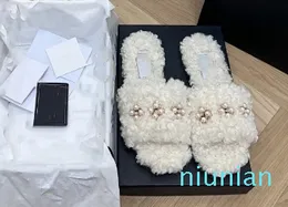 Kadınlar Yonca Kürk Shearling Terlik Tiftik Bulanık Slaytlar Kilitleme C Slips Mink Peluş Mule Çapraz Kayış Daireleri Sandal Paris Flip Flip Fliffy Ayakkabı