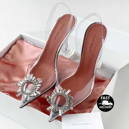 Амина Муадди Бегум Кристалл-сэмбленое из ПВХ насосы обувь Spool Stiletto каблуки Сандалии женские роскошные дизайнеры.
