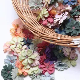 Dekorativa blommor 50 bitar av 4,5 cm Daisy Flower Head Mini Silk Artificial Decoration Home Wedding Diy Wreath Headbondess