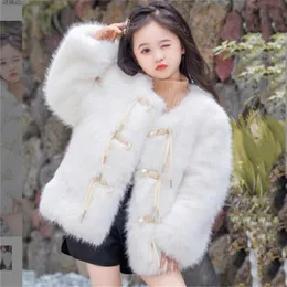 Cappotto invernale in finta pelliccia Giacche da ragazza 2024 Cappotti bianchi freschi e dolci Abbigliamento per bambini Cappotti in cotone con bottoni in perla