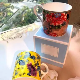 Designer Mugs Gift Set med presentförpackning röd och gul valfri blommig tryckt brittisk pastoral muggs gåva