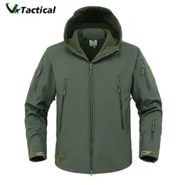 Giacche da uomo Giacca militare in pelle di squalo Soft Shell Bomber tattico antivento impermeabile da combattimento con cappuccio 231118