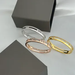 Kadınlar için altın bileklik bilezikler genç kızlar 18k kaplamalı altın lüks set tasarımcı mücevher yüksek kaliteli kolye unisex moda parti düğün hediyeleri doğum günü toptan