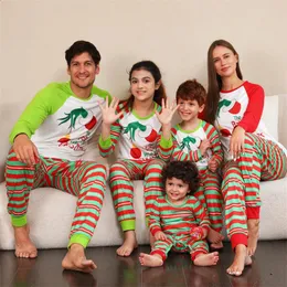 Abiti coordinati per la famiglia Padre Madre Bambini Pigiami per neonati Imposta papà Mamma e io Xmas Pjs Clothes 2023 Look natalizio a strisce 231118