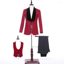 Męskie garnitury Włochy Męskie klasyczne burgundowe kwiatowe kurtki kamizelki Men PROM Wedding Groom Tuxedo 3 -Place Black Velvet Lapple spodnie