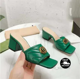 Designer för kvinnor Kitten Heel Tofflor Sommar Nytt läder kontorssandaler Seaside Resort Flipflops storlek 35-44 med