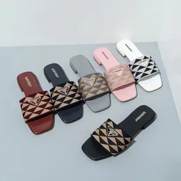 2023 Luxo Designer Slides Chinelos Multicolor Tecido Bordado Mulas Feminino Moda Casa Chinelos Sandálias Casuais Verão Marca de Couro Flat Slide Sola de Borracha