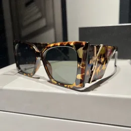 Luxury Fashion Solglasögon för kvinnor Hot Designer Summer Style Anti-ultraviolet Retro Plate Square Full Frame Glasses Random Box9249