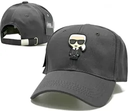 العلامة التجارية الفاخرة الكرة كارل مصممة أغطية كاملة التفاصيل Silin Metal Buckle Letter Hardtop Baseball Hat Lisa نفس Star Hat Hat Men و Women's Fashion Casquette A2