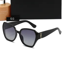 Seitenbuchstabe kleine Box integrierte Farbe Designers klassische Luxus-Küstenbrille Paar-Sonnenbrille Metall übergroße Sonnenbrille Gold Katie Rahmenbrille
